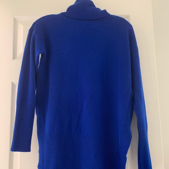 Diane VonFurstenberg cashmere turtle/cowl sweater. - Picture 2 of 5